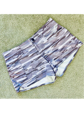 EUC Women’s AFTCO MERCAM FISHING SHORTS in Purple Camo | Sz 6